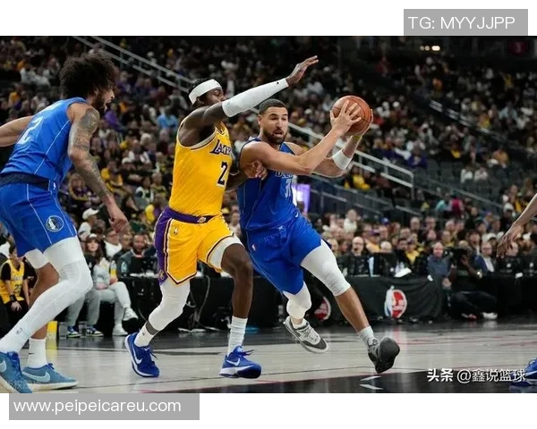 都没反应过来！文森特从拉文手中生断得球并反击上篮得分