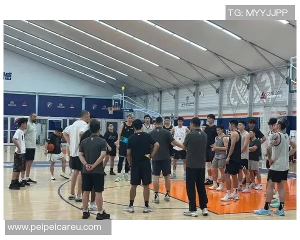 东方体育日报:热身赛惜败,上海男篮要给新援一些时间 东方体育日报:热身赛惜败,上海男篮要给新援一些时间