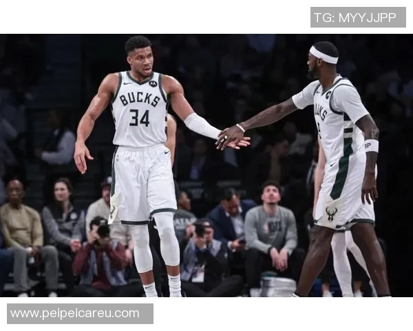 雄鹿大胜!字母哥37+8+7,赛后字母哥走过去,一把抱住布伦森 雄鹿大胜!字母哥37+8+7,赛后字母哥走过去,一把抱住布伦森